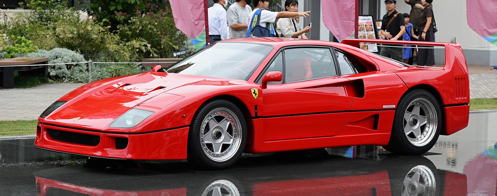 Ferrari F40 — front three-quarter view
